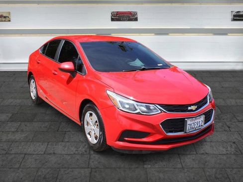 Used 2017 Chevrolet Cruze LS FWD image 1