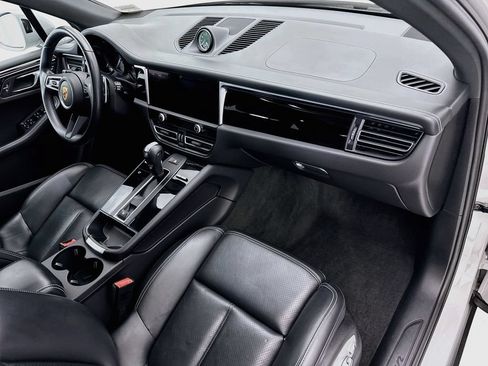 Used 2022 Porsche Macan AWD/4WD image 16