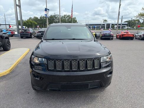 Used 2018 Jeep Grand Cherokee Altitude RWD image 3