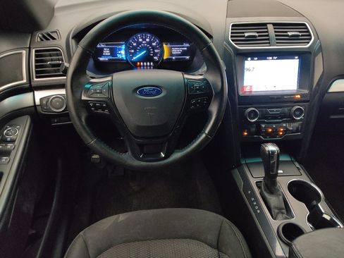 Used 2017 Ford Explorer XLT w/ Equipment Group 201A FWD image 22