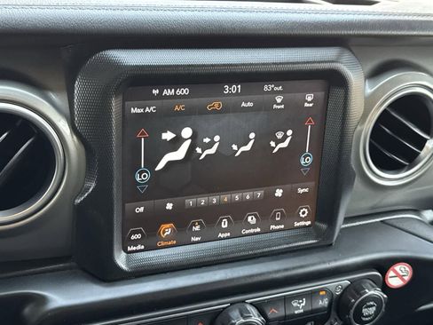 Used 2022 Jeep Wrangler Unlimited Sahara image 13