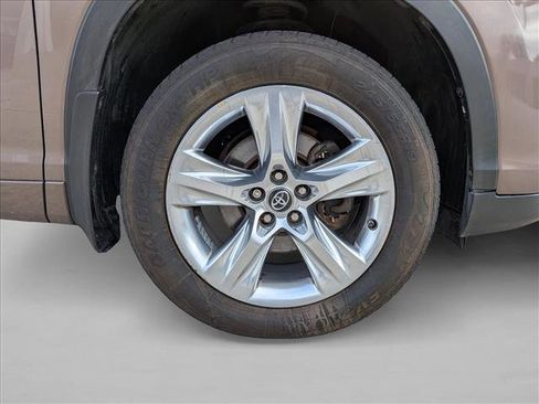 Used 2017 Toyota Highlander Limited image 22