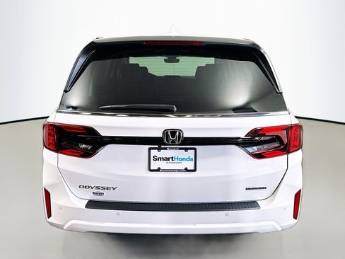 New 2026 Honda Odyssey Touring image 6