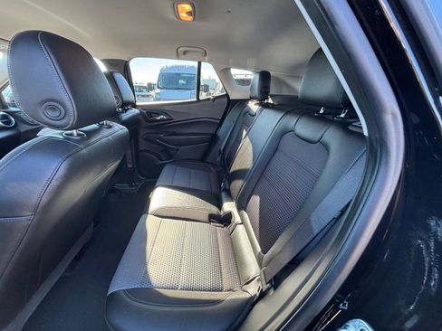 Used 2025 Chevrolet Trax LT w/ LT Convenience Package FWD image 22