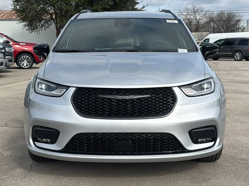 New 2026 Chrysler Pacifica Select w/ S Appearance Package image 2