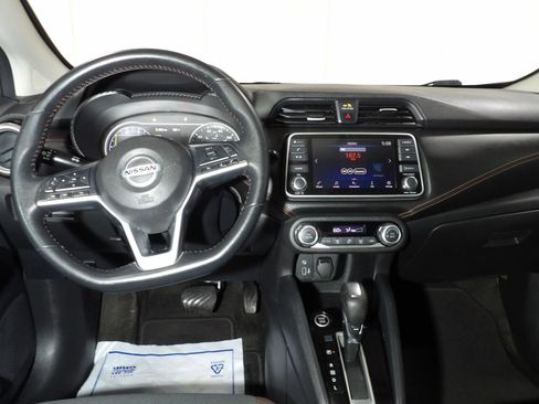 Used 2022 Nissan Versa SR image 14
