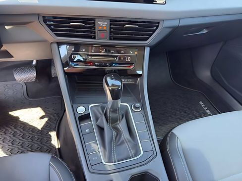 Used 2025 Volkswagen Jetta SE w/ Sunroof Package FWD image 18
