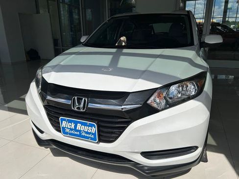 Used 2018 Honda HR-V LX image 3