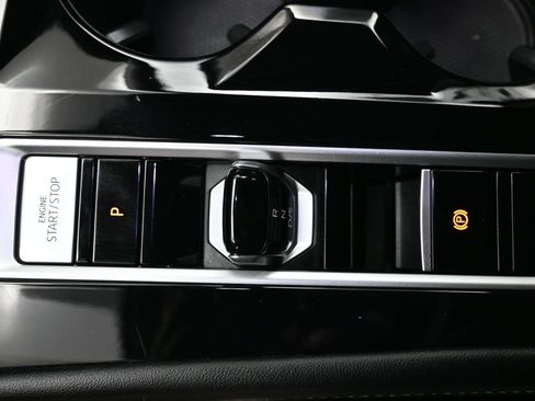 Used 2024 Volkswagen Atlas SE image 27