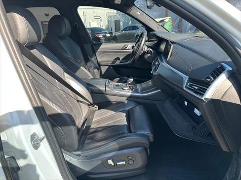 Used 2021 BMW X5 xDrive40i w/ M Sport Package AWD/4WD image 16