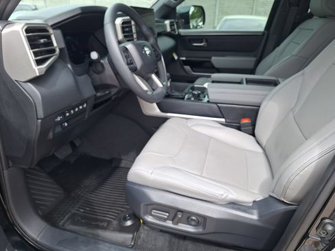 Used 2026 Toyota Tundra Limited AWD/4WD image 16