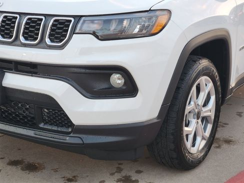 New 2026 Jeep Compass Latitude image 9