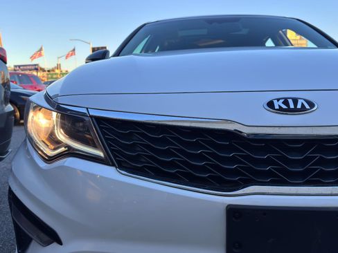 Used 2020 Kia Optima SE image 9