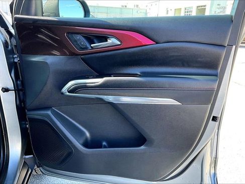 Used 2024 Chevrolet Traverse Z71 image 12