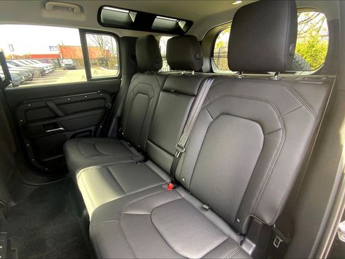 Used 2025 Land Rover Defender 110 S image 20
