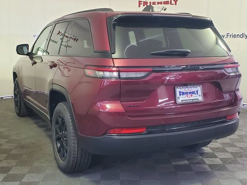 Used 2024 Jeep Grand Cherokee Altitude AWD/4WD image 4