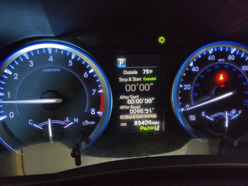 Used 2018 Toyota Highlander Limited Platinum FWD image 23