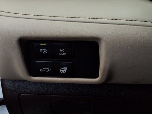 Used 2020 Toyota Highlander Limited FWD image 13