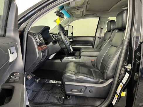 Used 2016 Toyota Tundra Limited w/ Limited Premium Package AWD/4WD image 11