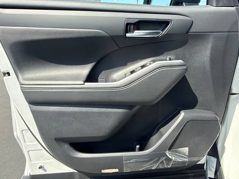 New 2026 Toyota Highlander XLE AWD/4WD image 16