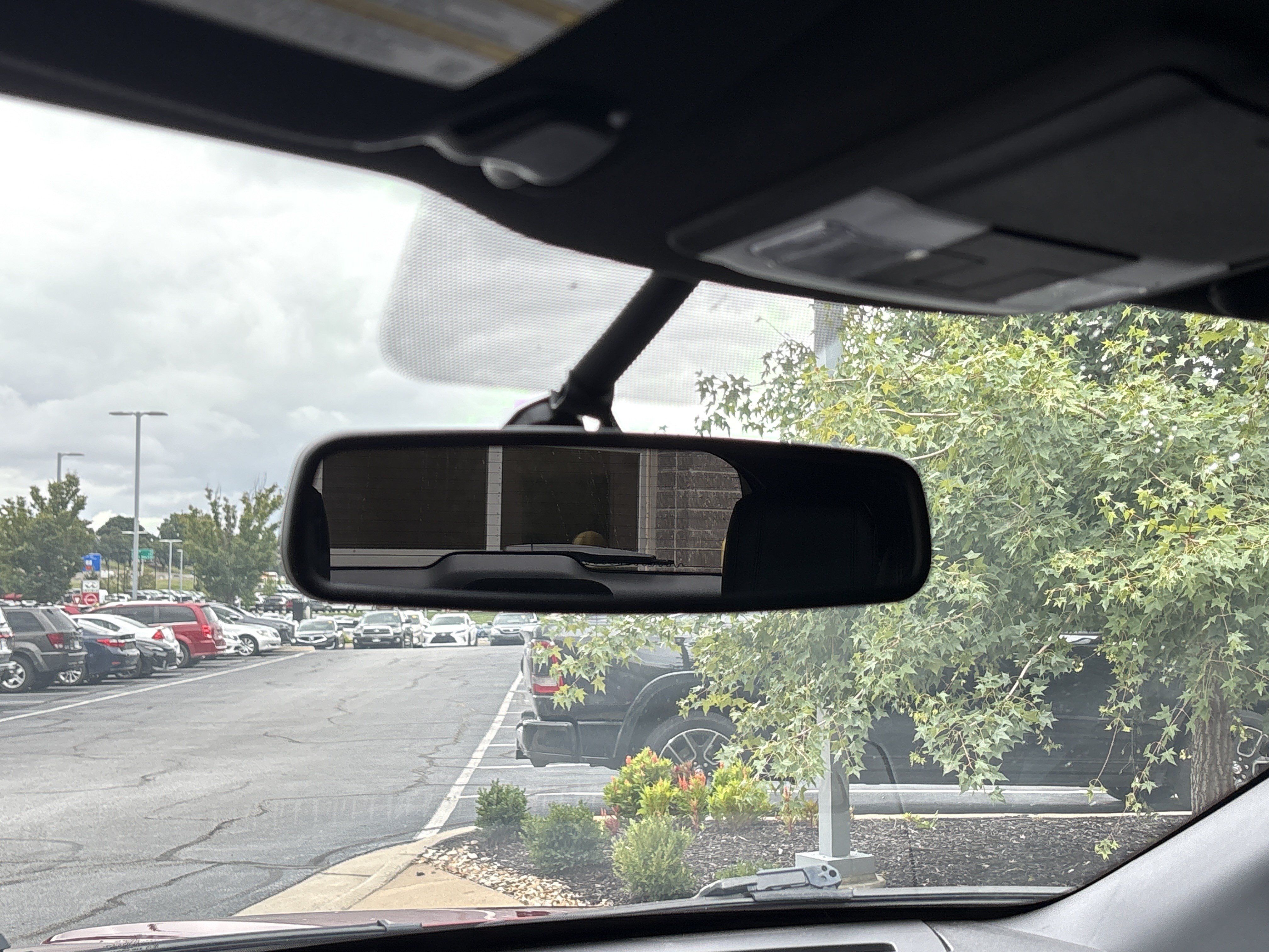 Used 2018 Ford Explorer XLT w/ Equipment Group 202A FWD image 27