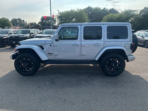 Used 2022 Jeep Wrangler Unlimited Sahara AWD/4WD image 4