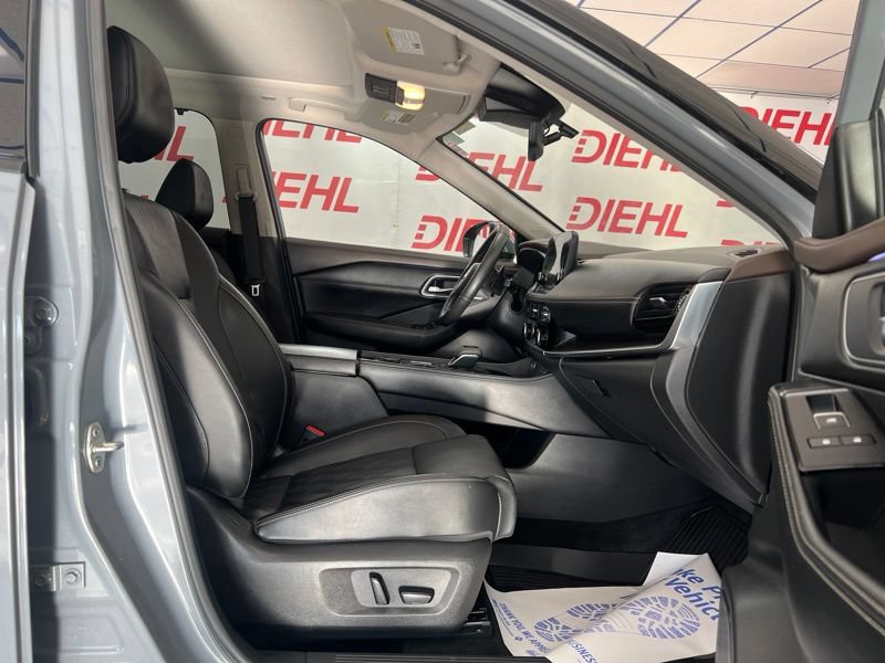 Used 2023 Nissan Rogue Platinum w/ Platinum Premium Package AWD/4WD image 11