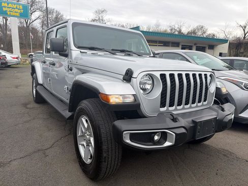 Used 2022 Jeep Gladiator Sport image 3