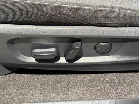Certified 2025 Nissan Pathfinder SV FWD image 12