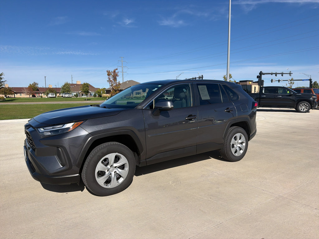 Used 2023 Toyota RAV4 LE AWD/4WD image 2