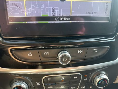 Used 2019 Chevrolet Traverse LT w/ LT Premium Package FWD image 16