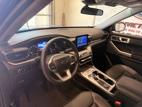 Used 2023 Ford Explorer XLT w/ Equipment Group 202A AWD/4WD image 16