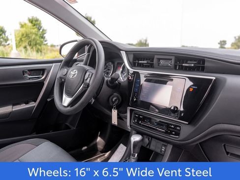 Used 2019 Toyota Corolla LE FWD image 11