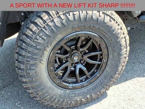 Used 2025 Jeep Gladiator Sport AWD/4WD image 7