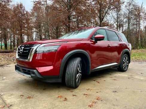 Used 2024 Nissan Pathfinder Platinum w/ Cargo Package image 2