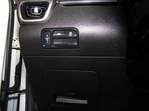 Used 2023 Kia Sorento LX FWD image 8