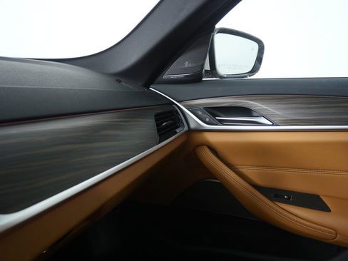 Certified 2023 BMW 530i w/ Premium Package image 26