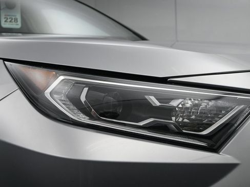 Used 2021 Toyota RAV4 XSE AWD/4WD image 3