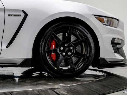 Used 2016 Ford Mustang Shelby GT350R w/ GT350R Equipment Group 920A RWD image 85