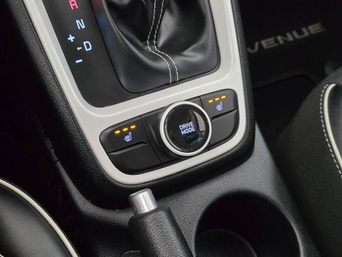 Used 2022 Hyundai Venue Limited FWD image 36