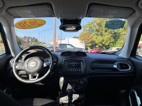 Used 2020 Jeep Renegade Latitude w/ Cold Weather Group AWD/4WD image 17