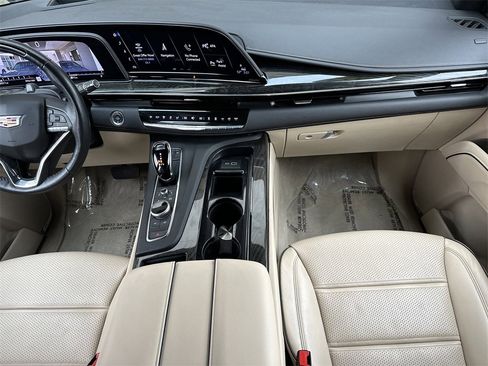 Used 2024 Cadillac Escalade Premium Luxury image 15