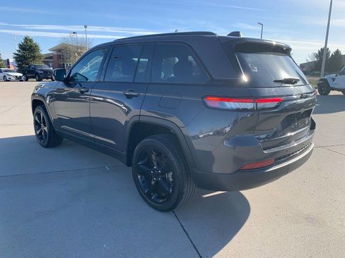 Used 2024 Jeep Grand Cherokee Altitude AWD/4WD image 6
