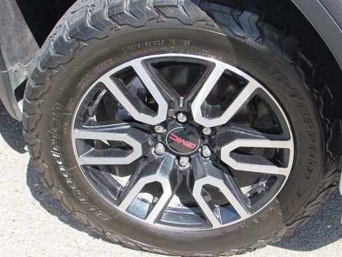Used 2023 GMC Sierra 1500 AT4 w/ Technology Package AWD/4WD image 52