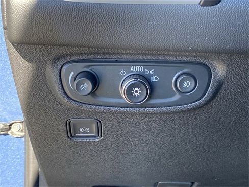 Used 2024 GMC Terrain SLT image 18