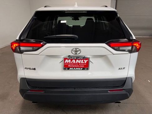 Used 2024 Toyota RAV4 XLE FWD image 4