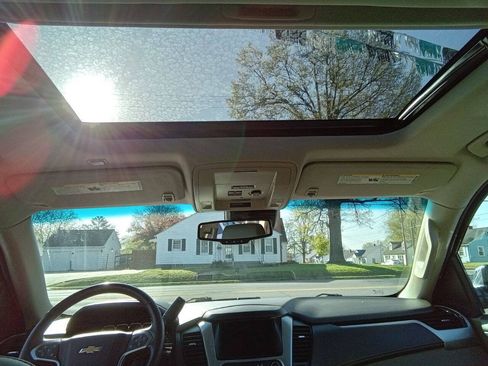 Used 2015 Chevrolet Suburban LTZ AWD/4WD image 14