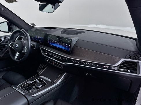 Used 2023 BMW X7 xDrive40i w/ M Sport Package image 32