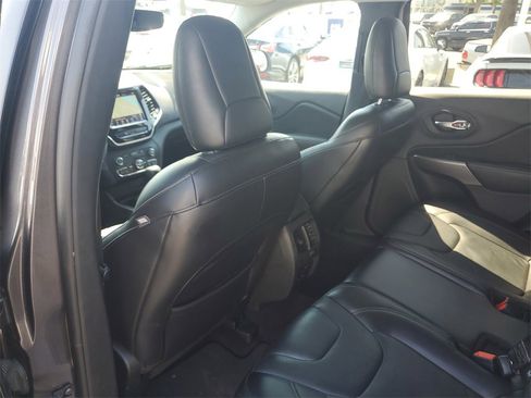 Used 2019 Jeep Cherokee Limited image 14