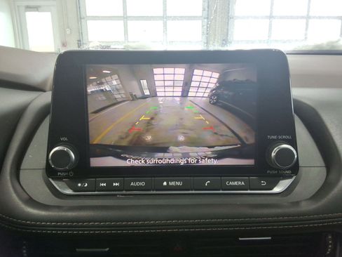 Used 2022 Nissan Rogue SV image 16